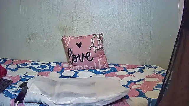 Snapshot of embarbianc chatting on March 21, 8:34 pm embarbianc online show from March 21, 8:34 pm