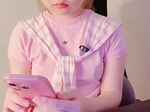 Snapshot of hunhun122 chatting on April 3, 7:34 pm hunhun122 online show from April 3, 7:34 pm