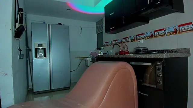 Snapshot of Fox_couplee69 chatting on April 9, 7:36 am Fox couplee69 online show from April 9, 7:36 am