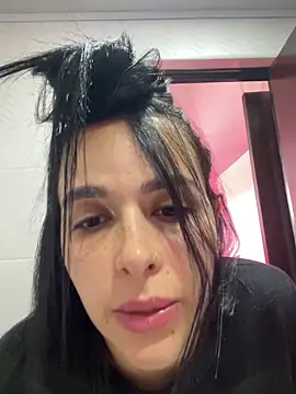 Snapshot of leila_moretti chatting on March 27, 5:23 pm leila moretti online show from March 27, 5:23 pm