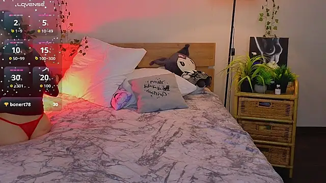 Snapshot of DarcyBlackwood chatting on April 2, 1:36 am DarcyBlackwood online show from April 2, 1:36 am