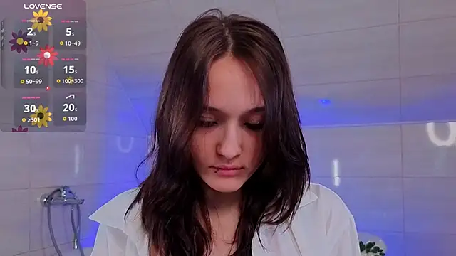 Snapshot of DarcyBlackwood chatting on April 5, 1:36 am DarcyBlackwood online show from April 5, 1:36 am