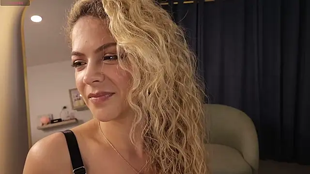 Snapshot of _Velora chatting on March 21, 4:06 am Velora online show from March 21, 4:06 am