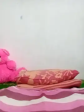 Snapshot of SLNISHU chatting on April 4, 8:39 pm SLNISHU online show from April 4, 8:39 pm