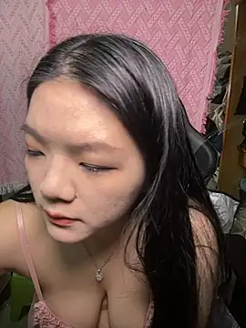 Snapshot of AYW-22 chatting on April 3, 3:21 pm AYW-22 online show from April 3, 3:21 pm