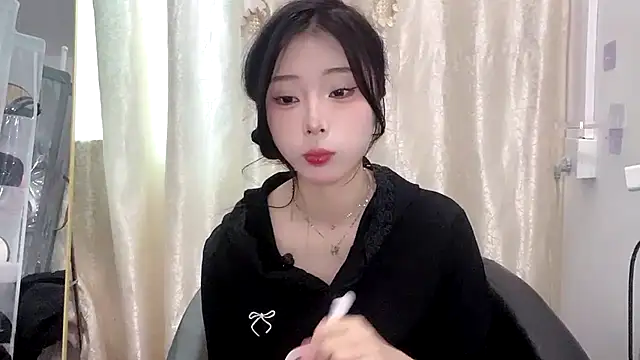 yiyibaby2026 online show from March 24, 2:16 am