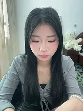 yiyibaby2026 online show from April 2, 2:42 am