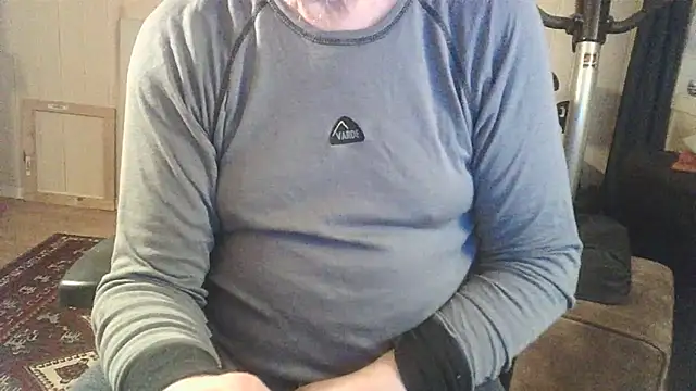 Snapshot of Buggemann chatting on April 3, 4:10 am Buggemann online show from April 3, 4:10 am