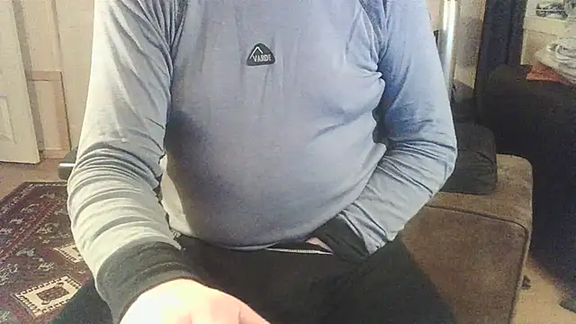 Snapshot of Buggemann chatting on April 4, 2:54 am Buggemann online show from April 4, 2:54 am