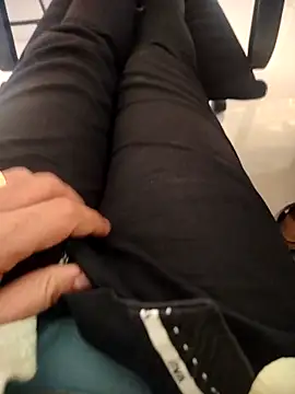 Snapshot of akklfbbdb chatting on March 18, 8:39 am akklfbbdb online show from March 18, 8:39 am