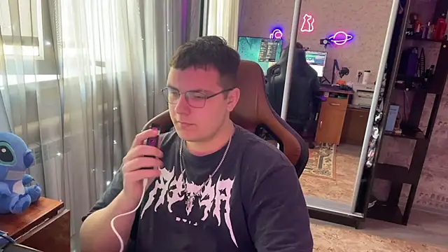 Snapshot of EricKnight1 chatting on March 12, 9:26 am EricKnight1 online show from March 12, 9:26 am