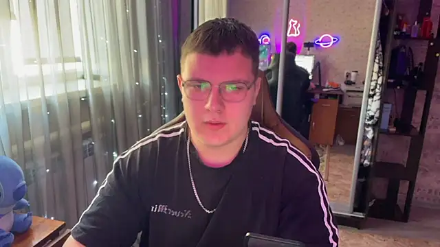 Snapshot of EricKnight1 chatting on March 13, 7:59 am EricKnight1 online show from March 13, 7:59 am