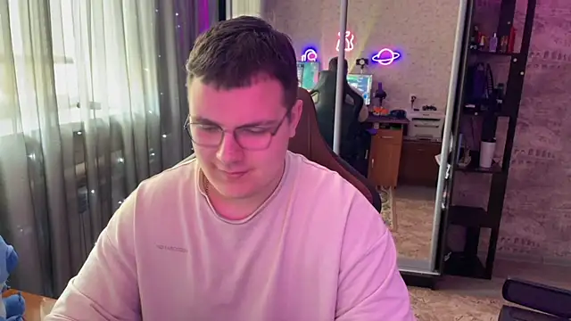 Snapshot of EricKnight1 chatting on March 15, 7:47 am EricKnight1 online show from March 15, 7:47 am