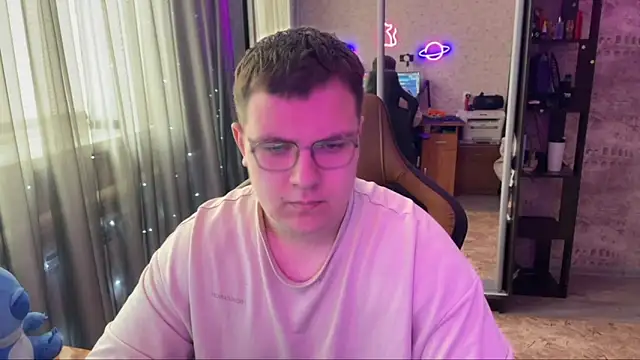 Snapshot of EricKnight1 chatting on March 17, 9:12 am EricKnight1 online show from March 17, 9:12 am