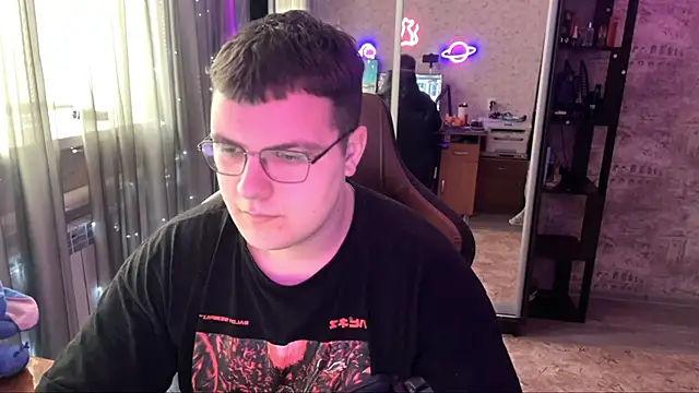 Snapshot of EricKnight1 chatting on March 18, 12:19 pm EricKnight1 online show from March 18, 12:19 pm