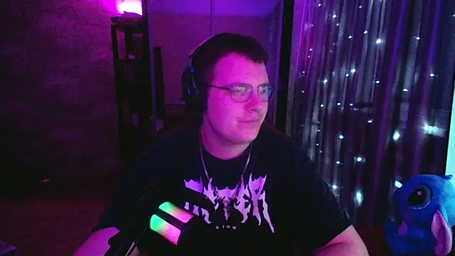 Snapshot of EricKnight1 chatting on March 23, 11:53 pm EricKnight1 online show from March 23, 11:53 pm