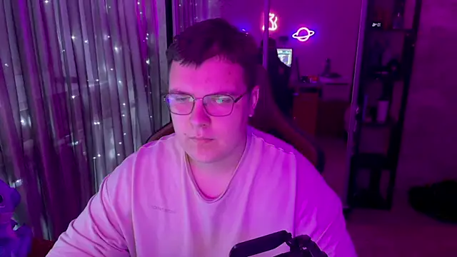 Snapshot of EricKnight1 chatting on March 27, 9:47 pm EricKnight1 online show from March 27, 9:47 pm