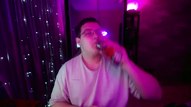 Snapshot of EricKnight1 chatting on April 2, 12:52 am EricKnight1 online show from April 2, 12:52 am