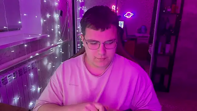 Snapshot of EricKnight1 chatting on April 2, 11:13 pm EricKnight1 online show from April 2, 11:13 pm