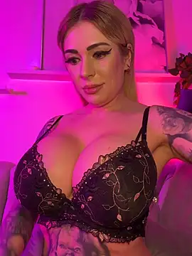 Snapshot of SelinaGalinsky6 chatting on March 20, 12:15 am SelinaGalinsky6 online show from March 20, 12:15 am