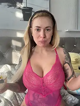 Snapshot of SelinaGalinsky6 chatting on March 26, 4:23 pm SelinaGalinsky6 online show from March 26, 4:23 pm