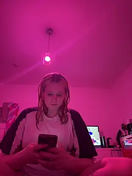 Young Milka online show from April 7, 9:15 pm