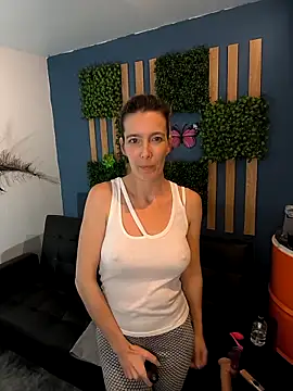 Snapshot of EvaliXiouss chatting on March 16, 8:29 am EvaliXiouss online show from March 16, 8:29 am