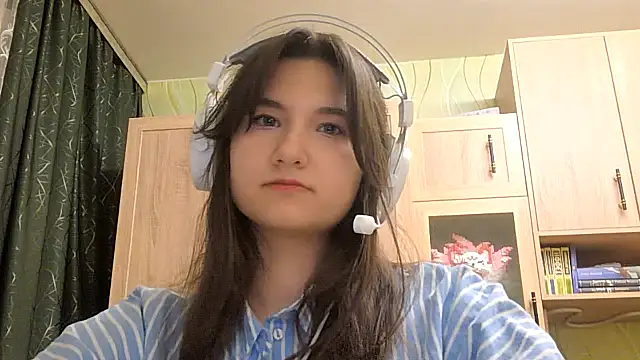 Snapshot of MiryDeni chatting on March 11, 5:41 pm MiryDeni online show from March 11, 5:41 pm