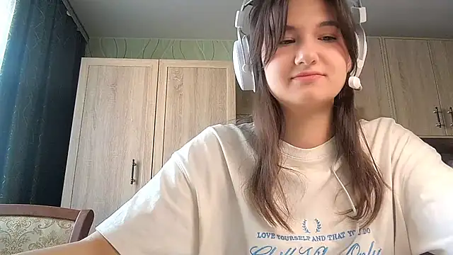 Snapshot of MiryDeni chatting on March 12, 7:14 am MiryDeni online show from March 12, 7:14 am