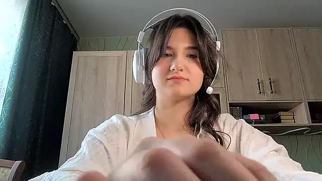 Snapshot of MiryDeni chatting on March 13, 9:16 am MiryDeni online show from March 13, 9:16 am