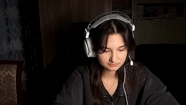 Snapshot of MiryDeni chatting on April 3, 4:27 pm MiryDeni online show from April 3, 4:27 pm