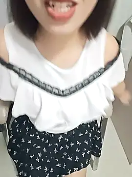 Snapshot of zxc81830 chatting on April 1, 1:12 pm zxc81830 online show from April 1, 1:12 pm