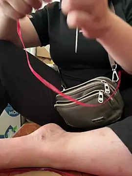 Snapshot of HaleyMin chatting on April 6, 5:08 am HaleyMin online show from April 6, 5:08 am