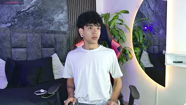 Snapshot of noah_travis chatting on March 20, 1:05 pm noah travis online show from March 20, 1:05 pm