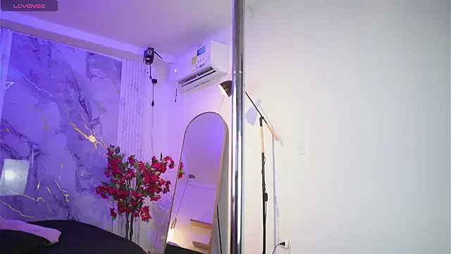 Snapshot of noah_travis chatting on March 21, 1:58 pm noah travis online show from March 21, 1:58 pm