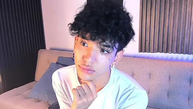 Snapshot of noah_travis chatting on March 31, 1:33 pm noah travis online show from March 31, 1:33 pm