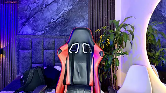 Snapshot of noah_travis chatting on April 4, 1:30 pm noah travis online show from April 4, 1:30 pm