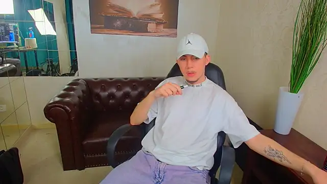 KrewVaughn online show from March 31, 9:32 am