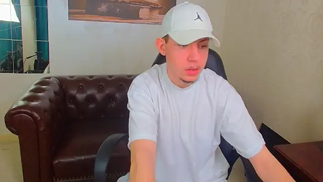 KrewVaughn online show from April 3, 9:07 am