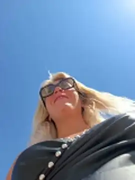 Snapshot of AtomBlondy chatting on May 9, 6:51 am AtomBlondy online show from May 9, 6:51 am