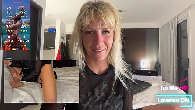 Snapshot of AtomBlondy chatting on May 17, 7:43 pm AtomBlondy online show from May 17, 7:43 pm