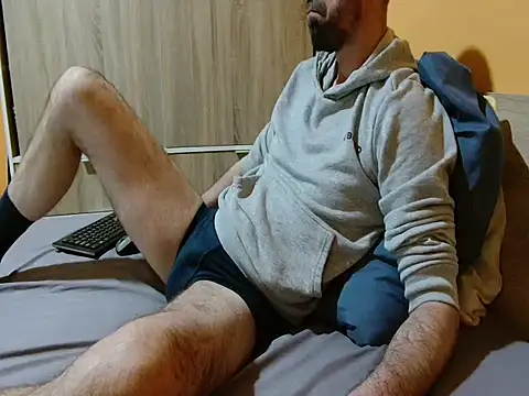 Snapshot of maxxx_funn chatting on March 24, 8:14 pm maxxx funn online show from March 24, 8:14 pm