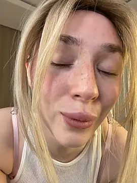 KittiLin online show from March 13, 9:10 pm