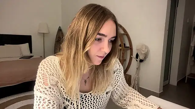 RoxyWet online show from March 25, 7:31 pm