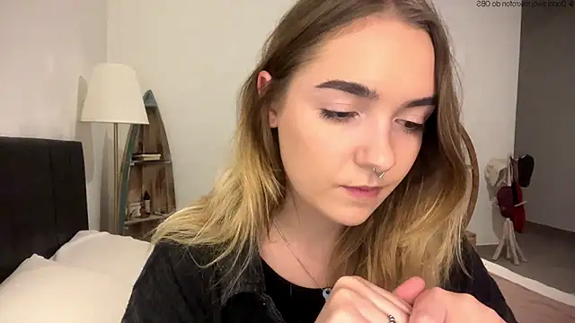 RoxyWet online show from May 7, 1:05 pm