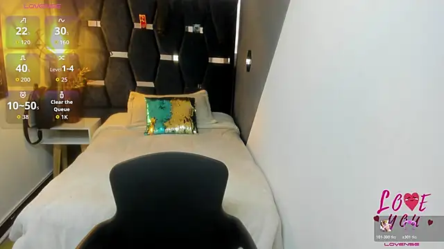 Abril Fox   online show from April 4, 8:17 pm