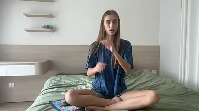 SonyaScarlett online show from April 6, 9:10 am