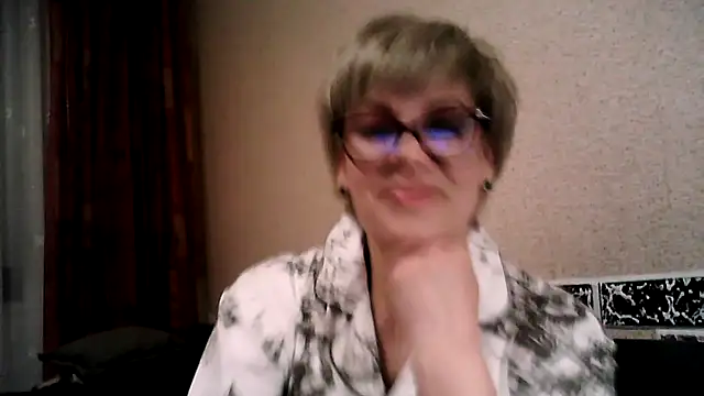 Snapshot of TatkaYang chatting on April 1, 7:33 pm TatkaYang online show from April 1, 7:33 pm