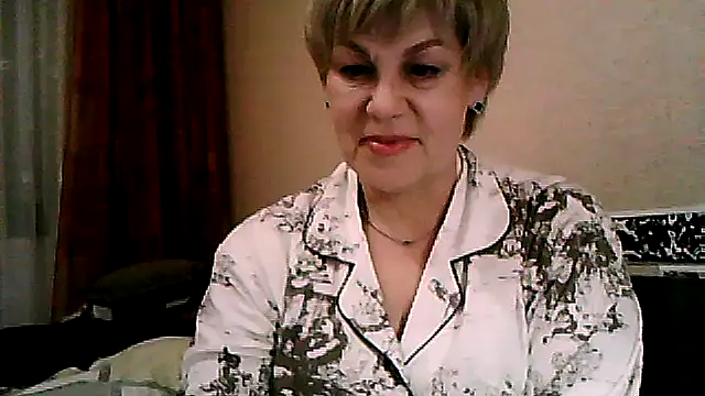 Snapshot of TatkaYang chatting on April 2, 8:17 pm TatkaYang online show from April 2, 8:17 pm