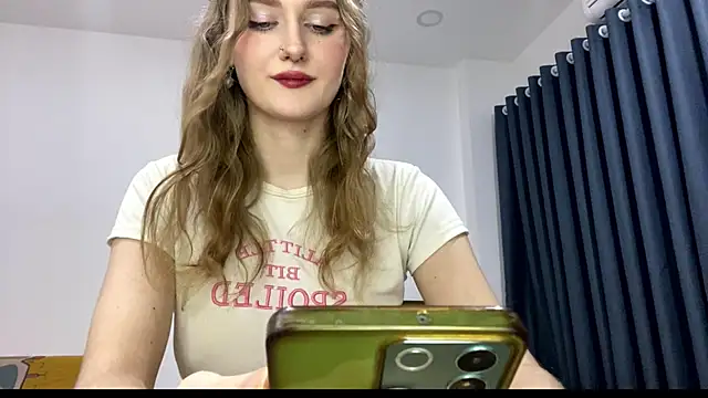 Snapshot of JanesSpace chatting on April 1, 4:48 pm JanesSpace online show from April 1, 4:48 pm